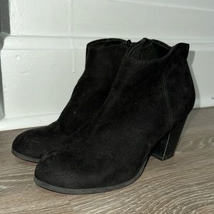 Old Navy ankle boots 3 1/2 heel black faux suede size 10